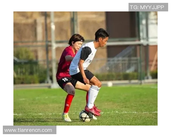 大眼足球星带你领略球场风采与明星背后的成长故事